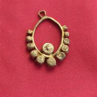 Старинный винтажный кулон (украшение), золотистый металл с камушками, /оригинал -находка/ на реставрацию, с рубля...