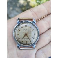 Часы ссср кировские крабовые, на ходу, нет заводной головки, вал стоит, с рубля три дня