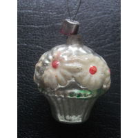 Елочная игрушка Корзина с цветами.