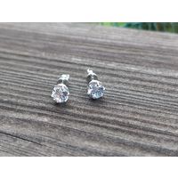 Серьги гвоздики