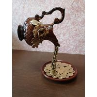 Денежный кувшин. Панно из монет.