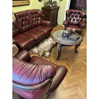 Старинный комплект кожаной мебели В стиле Честерфилд