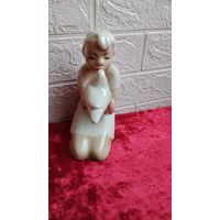 КОЛЛЕКЦИОННАЯ ФАРФОРОВАЯ СТАТУЭТКА ДЕВУШКА С ГОЛУБЕМ СССР РАННЯЯ ОРИГИНАЛ . Распродажа Коллекции ! Экспресс  Аукцион  с рубля без МПЦ и прочего .Много лотов в продаже .