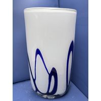 Винтажная ваза бело синее стекло