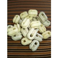 Изоляторы орешковые 40/28. лот 25 шт.