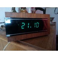 Часы настольные электронные