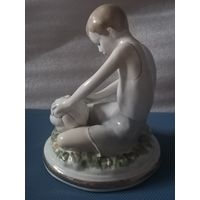 Мальчик с мячом. 1957 год.