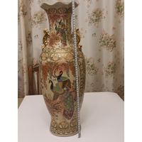 Фарфоровая ваза ручной работы, предположительно Китай, первой половины 20 века.