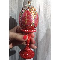 Деревянное яйцо аля Фаберже на подставке