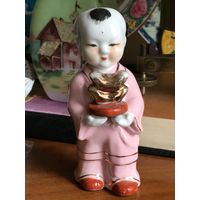 Редкая статуэтка Мальчик с денежными слитками