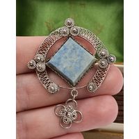 Винтажная брошь Филигрань с камнем.
