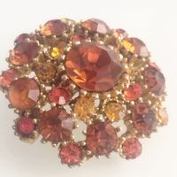 Изящная винтажная брошь в янтарно- оранжевых тонах. Клеймо. Позолота. Литьё. 4х1,5 см