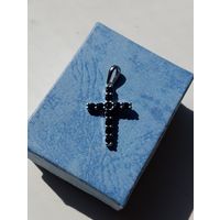 Крестик серебряный с черными фианитами