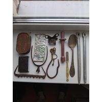 Колышки от палатки 1938 и 1942 г., бытовые предметы.