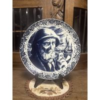 Красивая настенная тарелка фирмы "BOCH" Belgium." Рыбак". В отличном состоянии, без сколов и трещин. Время изготовления 60-е гг. ХХв. Размер 29 см.