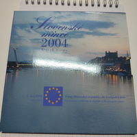 Годовой набор монет Словакии 2004 года с жетоном монет. двора Братиславы.
