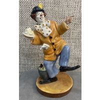 Фарфоровая статуэтка Royal Doulton "Клоун" Англия. 1978 год. Высота 23 см.