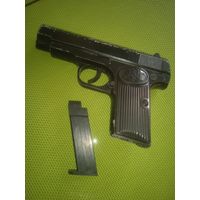 Пистолет-игрушка для детей. Стреляет маленькими шариками