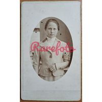 1890-е Визит-портрет девушка золотой обрез типаж ретро студийное фото анонимное