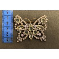 Брошка - бабочка из уранового стекла . Производство Чехия