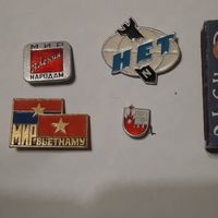 Значки СССР. Миру мир. Мир народам. Мир Вьетнаму. Нет нейтронной бомбе. Одним лотом.