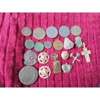 Монеты, знаки, значки.