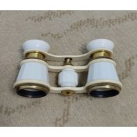 Бинокль театральный СССР в кожаном футляре