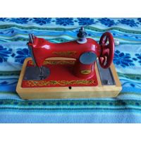 Детская швейная машинка