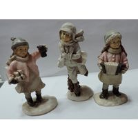 Статуэтки "Дети. Зима" 90-е годы Европа. Высота 11-12 см. Полимер.  - 3 шт.