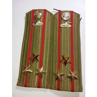Погоны Полковник танковых войск СССР .