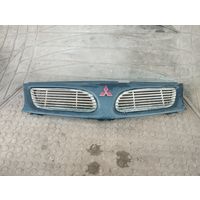 Решетка радиатора Mitsubishi Carisma