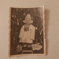 Фото ,ребенок на елке  1961 год