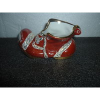 Коллекционная Пепельница. СТАРЫЙ БАШМАК. Ручная роспись. Фарфор. Красная