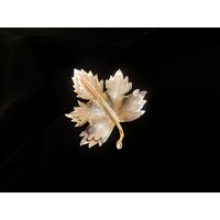 Брошь винтаж, Sarah Coventry кленовый лист 1970е года