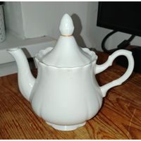 Заварник из СССР. Клейма нет. Но модель Добрушский фарфоровый завод.