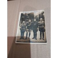 Фото 4 военных с пистолетами в руках г. Харбин 1945г.