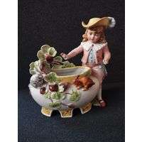 Статуэтка фарфоровая (салфетница) Мальчик с кроликами, высота 19 см. Германия