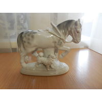 Статуэтка фарфоровая. Германия.  Конь и собака