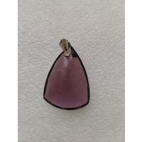 Кулон с камнем.