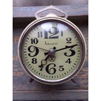 Часы, будильник "Витязь", СССР.