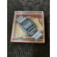 Часы СССР ЭЛЕКТРОНИКА 5 женские в коробке с металлическим браслетом