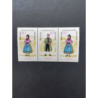 ГДР 1964 Горизонтальная сцепка из трех марок серии "Национальный костюм" (чистые**) Mi.1078-1079 каталог 7.50 евро