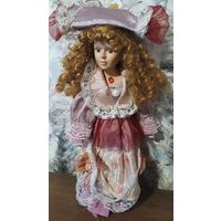 Фарфоровая кукла