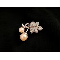 Брошь веточка