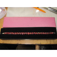 Браслет 19 см в футляре.