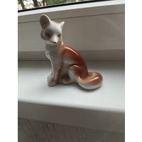 Статуэтка фарфоровая Лисичка