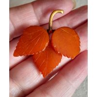 Винтажная брошь. Янтарь.