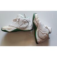 Кроссовки -- модель Nike Air Jordan 23 .