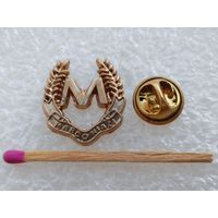 Мужская брошь. "M" Marconiazi. тяжёлая, цанга