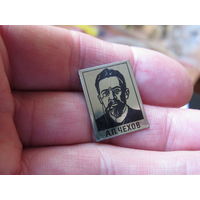 Значок с изображением русского писателя Антона Павловича Чехова.